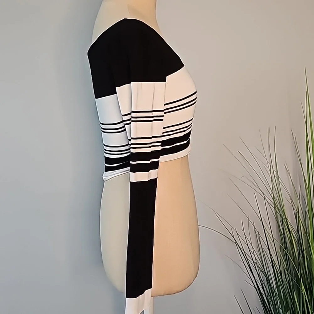 Nadia Tarr Cropped Long Sleeve Top - Picture 3 of 8